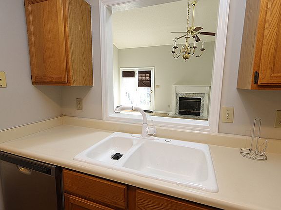 4th image of 81 Forest Oaks Dr #1