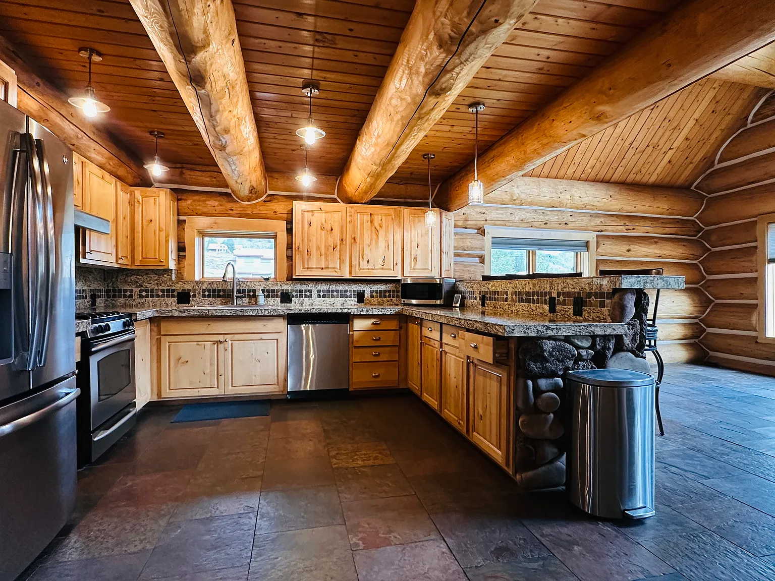 3 bed, 2302 sqft, $3,500 — Photo 3