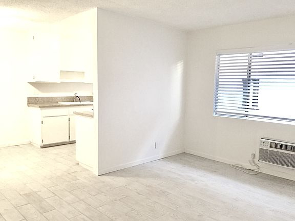4th image of 1539 N Bronson Ave APT 23