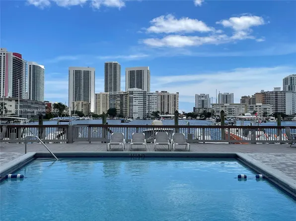 462 Golden Isles Dr APT 211, Hallandale, FL 33009