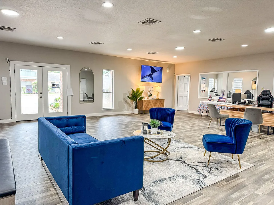 Brookhollow Apartments