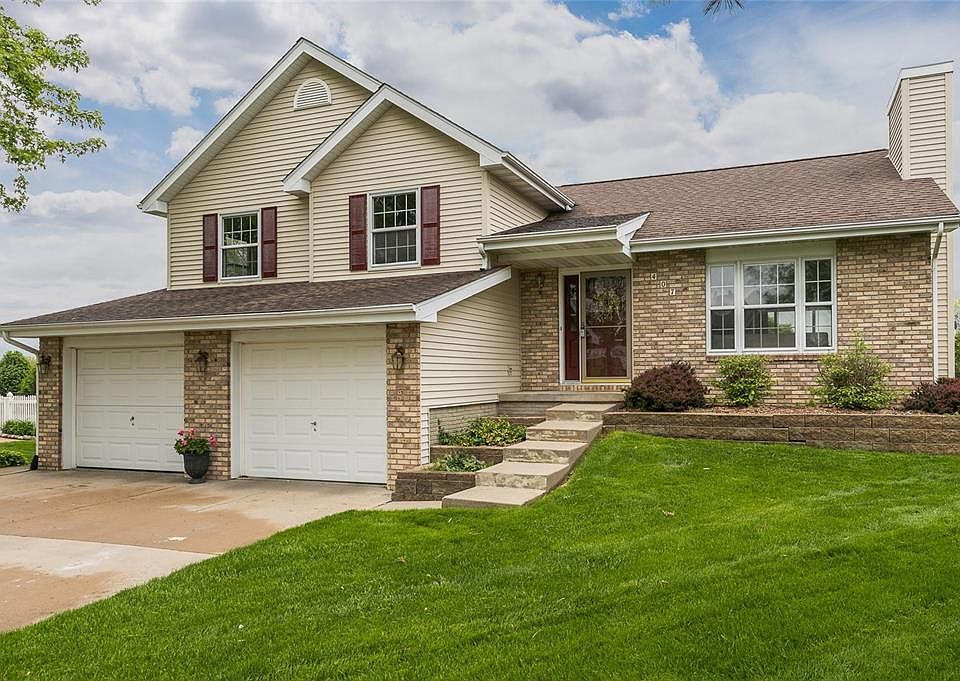 1st image of 407 Goldfinch Cir