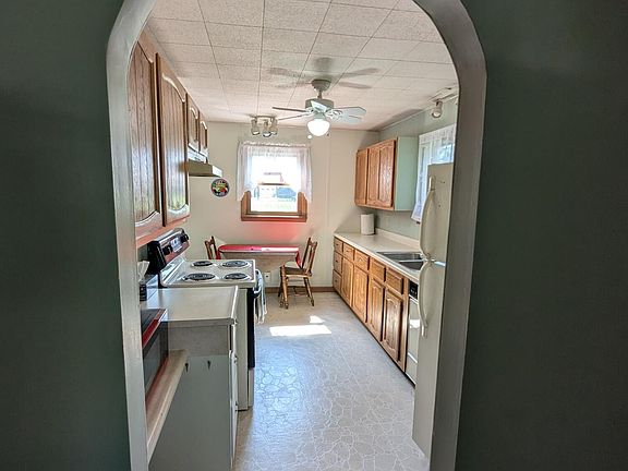 3rd image of 2909 Connon St