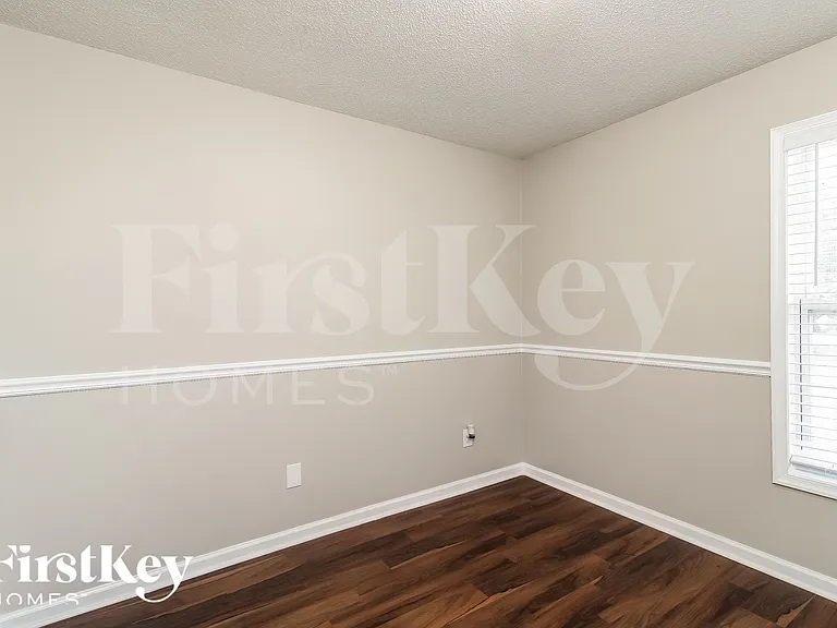 1712 Saint Charles Ln — Photo 10