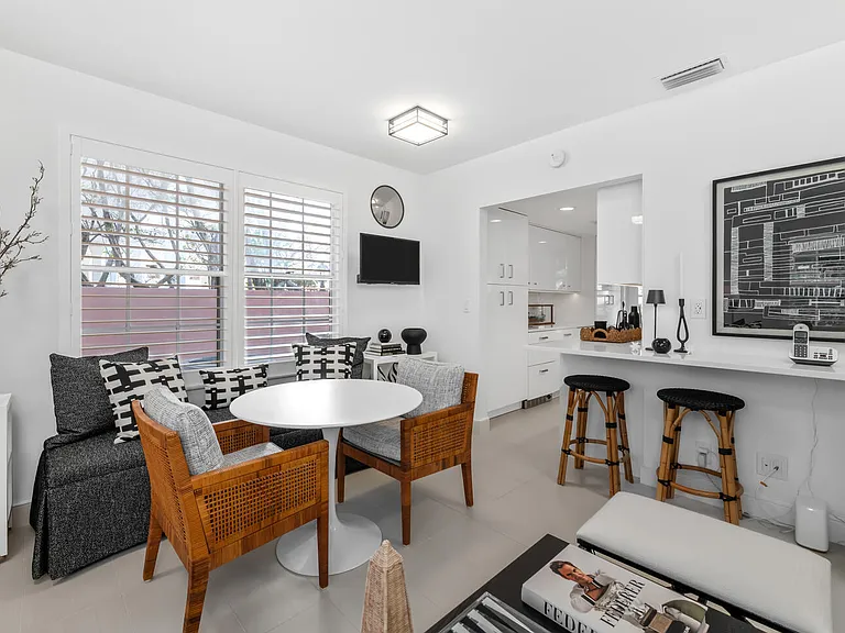 134 Peruvian Ave #104 — Photo 9
