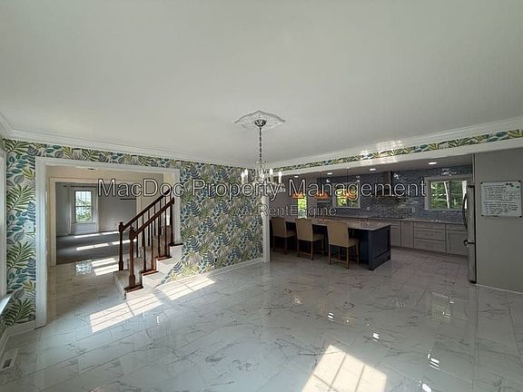 5th image of 428 Ingleside Dr