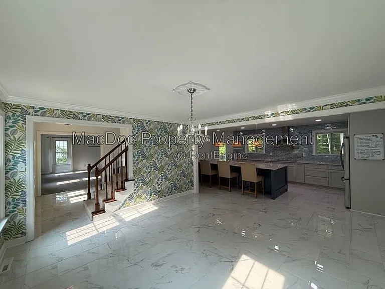428 Ingleside Dr — Photo 5