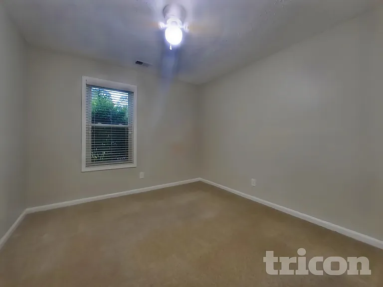 811 Riverstone Ln — Photo 12
