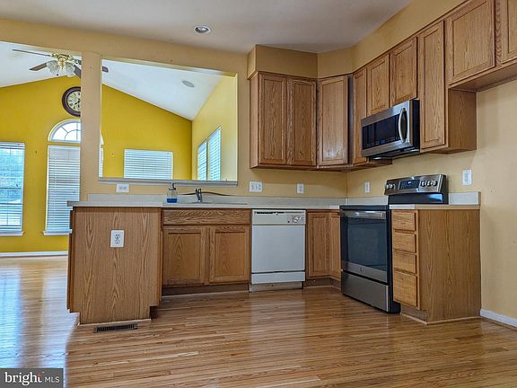 4th image of 7115 McHenry Ct