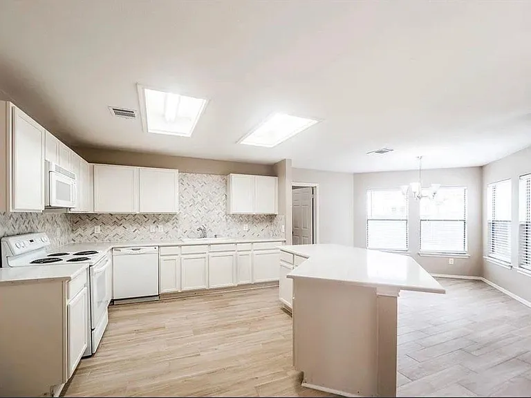 1173 Forest Bluff Trl — Photo 11