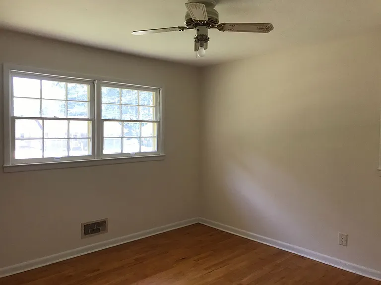 946 Boswell Dr — Photo 9