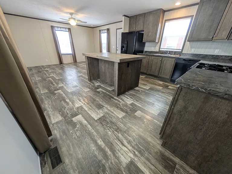 38000 Le Chateau Blvd #199 — Photo 2