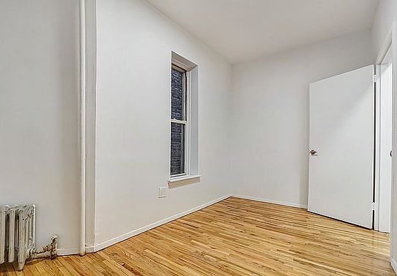 5th image of 321 W 47th St APT 3B