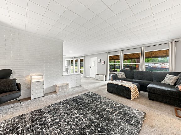 2nd image of 2921 Easton Blvd