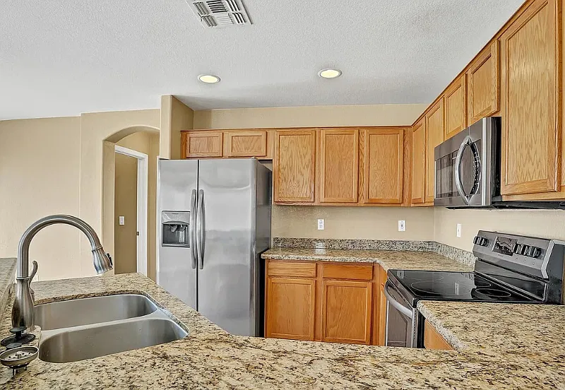4 bed, 2.5 bath, 1747 sqft, $2,300 — Photo 4