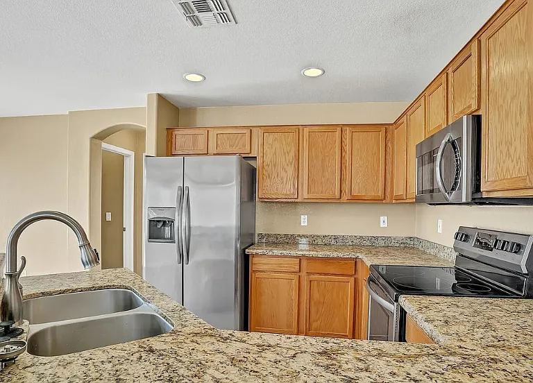 15421 W Gelding Dr — Photo 4