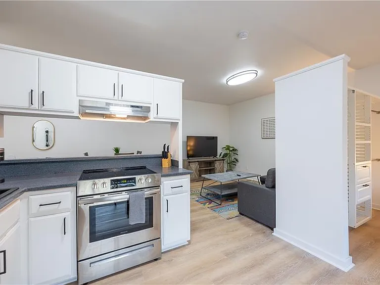 302 SW 6th St #22 — Photo 1