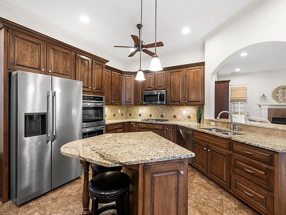 5th image of 195 Cherokee Cir