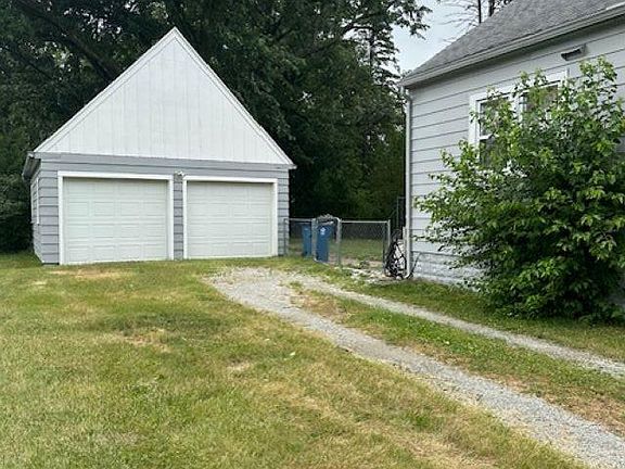 3rd image of 23825 Myers Ave
