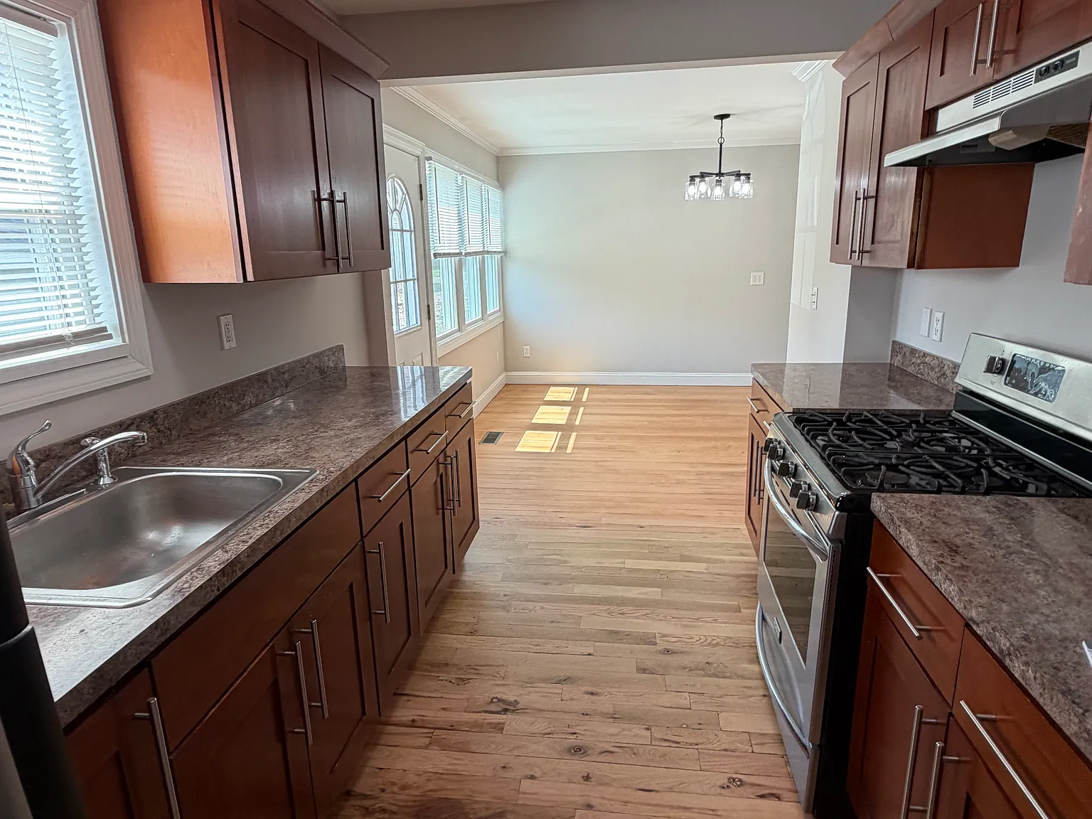 3 bed, $2,350 — Photo 2