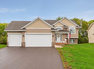 11907 Mayview Curv, Lindstrom, MN 55045
