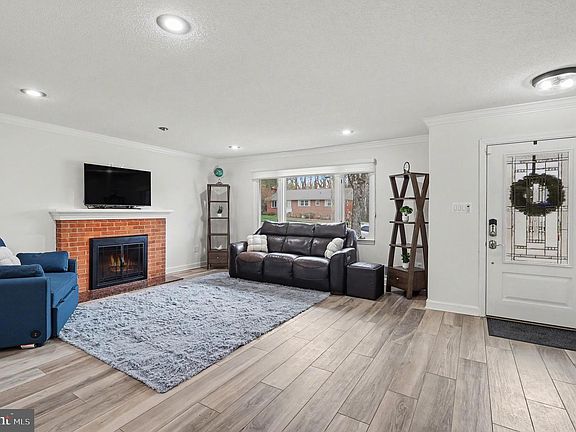 4th image of 5633 Inverchapel Rd