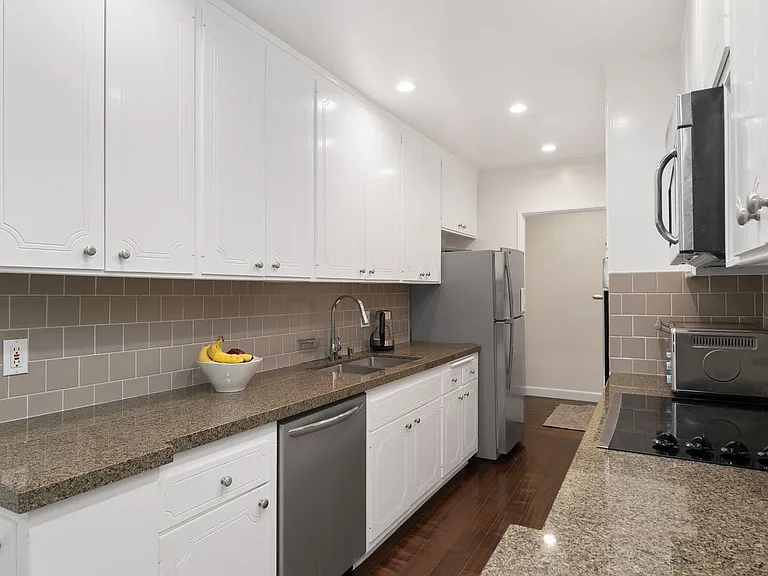 11970 Montana Ave #117 — Photo 6