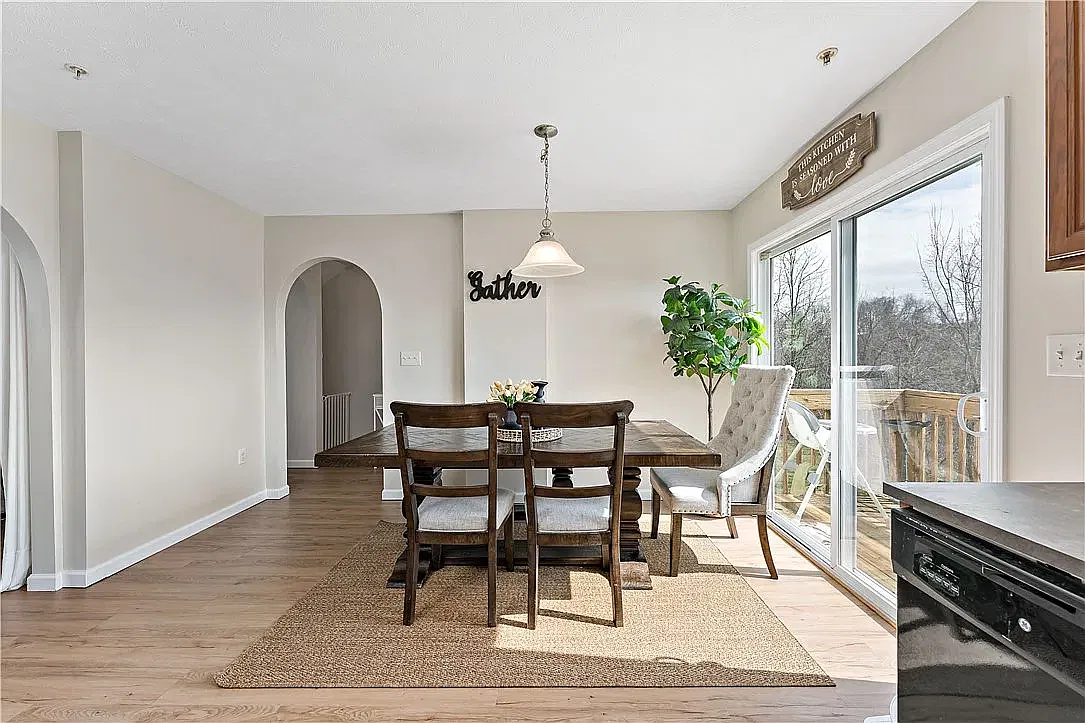 3 bed, 1376 sqft, $2,075 — Photo 4
