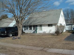 76 Ironwood Rd, Levittown, PA 19057