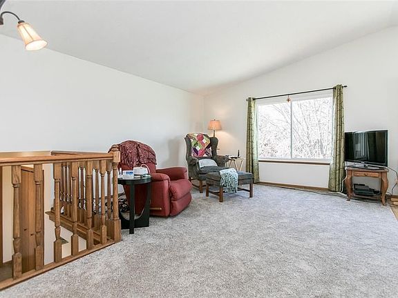 5th image of 428 Teakwood Ln NE