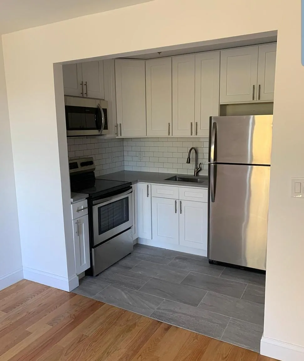 Studio, 650 sqft, $1,639 — Photo 1