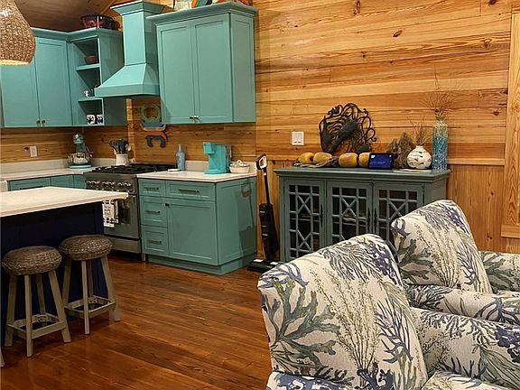 2nd image of 1871 E Perimeter Rd SE