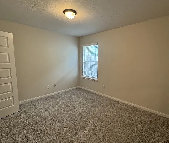 1340 Kingsgate Dr — Photo 16