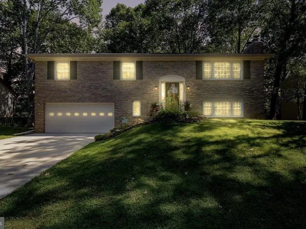 16040 Fairway Dr, Dumfries, VA 22025