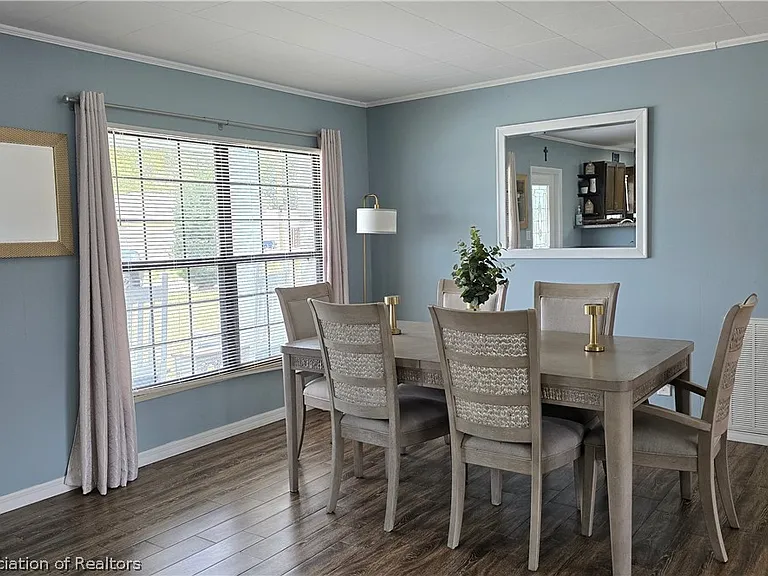 639 Killarney Dr — Photo 12