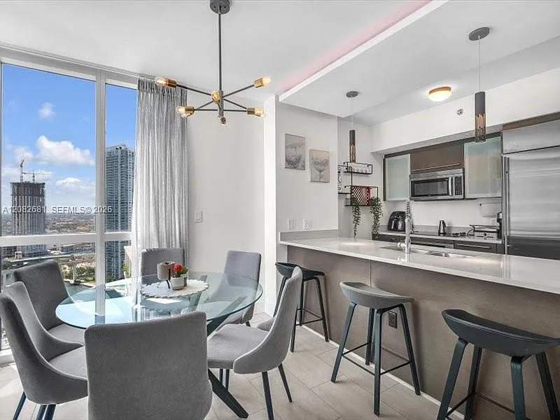 500 Brickell West Condo — Photo 3