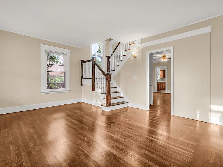 1035 Dixwell Ave — Photo 8
