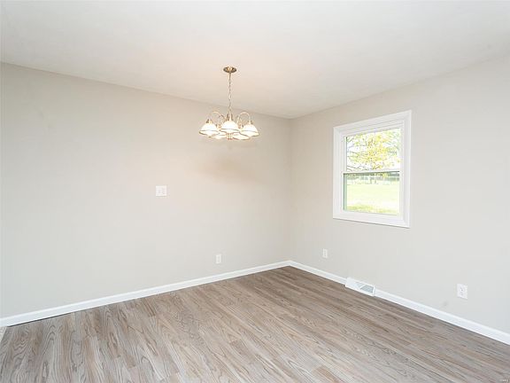 5th image of 49 Tower View Dr