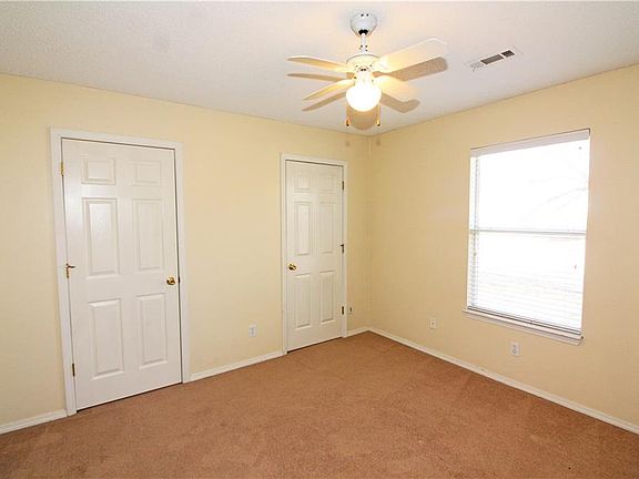 5th image of 2515 Parkcrest Dr