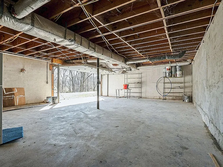 210 Elliott Ct — Photo 40