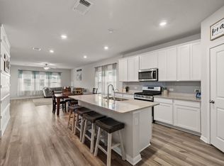 1011 Round Bale Rd, Hutto, TX 78634