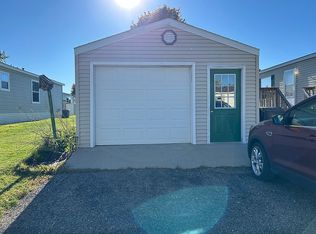 2027 Round Table Rd, North Mankato, MN 56003