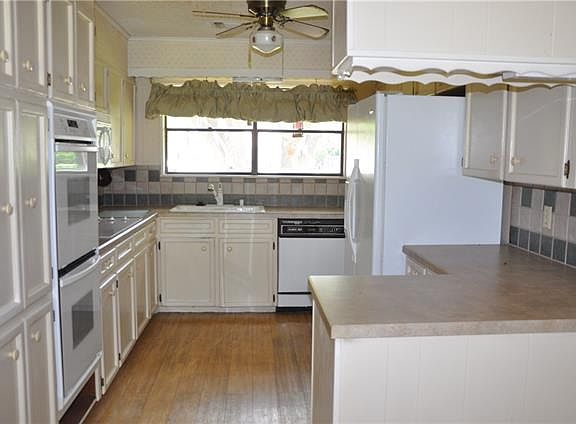 3rd image of 5 Brentwood Cir