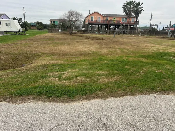 1977 Avenue E Point, Pt Bolivar, TX 77650