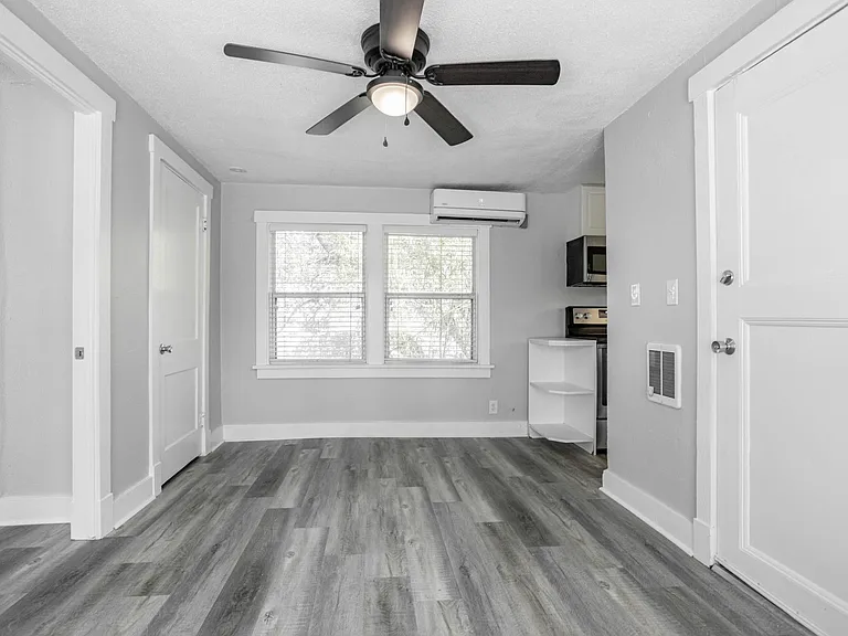 2401 Dartmouth Ave N #B — Photo 12