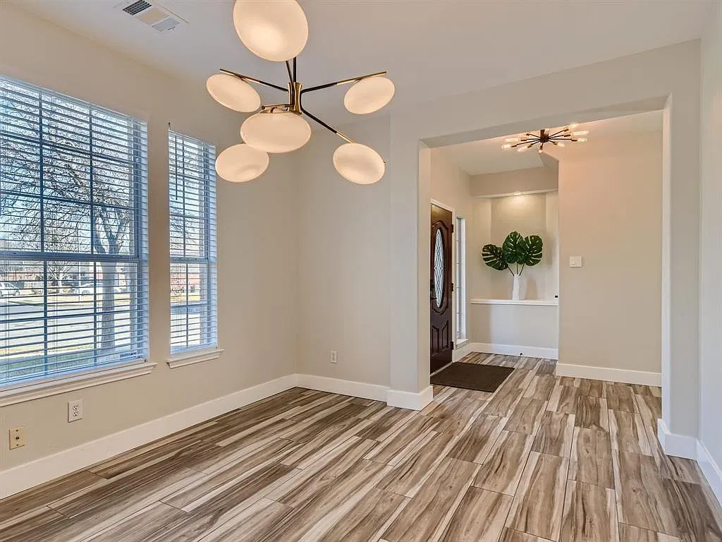 4 bed, 3.0 bath, 2829 sqft, $4,000 — Photo 4