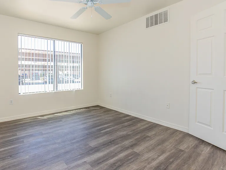 Indigo Pointe Apartments — Photo 35