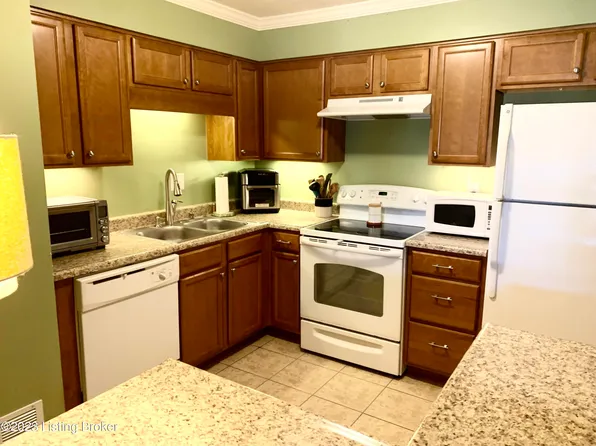 900 La Fontenay Ct, Louisville, KY 40223