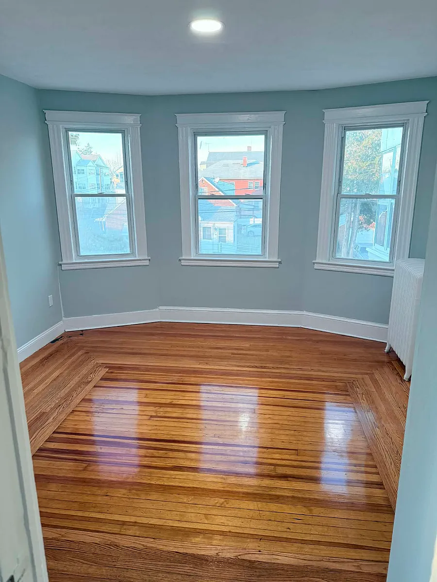 Building Photo - 133 Roosevelt St #2
