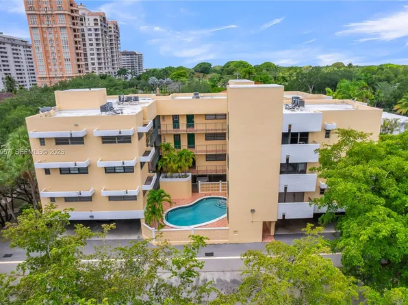 525 Coral Way APT 402, Coral Gables, FL 33134